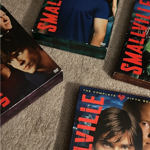 Smallville seasons 1-5 DVDs - Picture 3 of 7